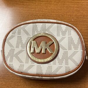 Michael Kors makeup case